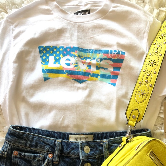 Levi's Tops - NWT Levi’s T-shirt